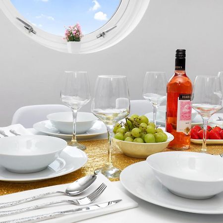 Waterside 4 Bed Apartment Londra Exterior foto