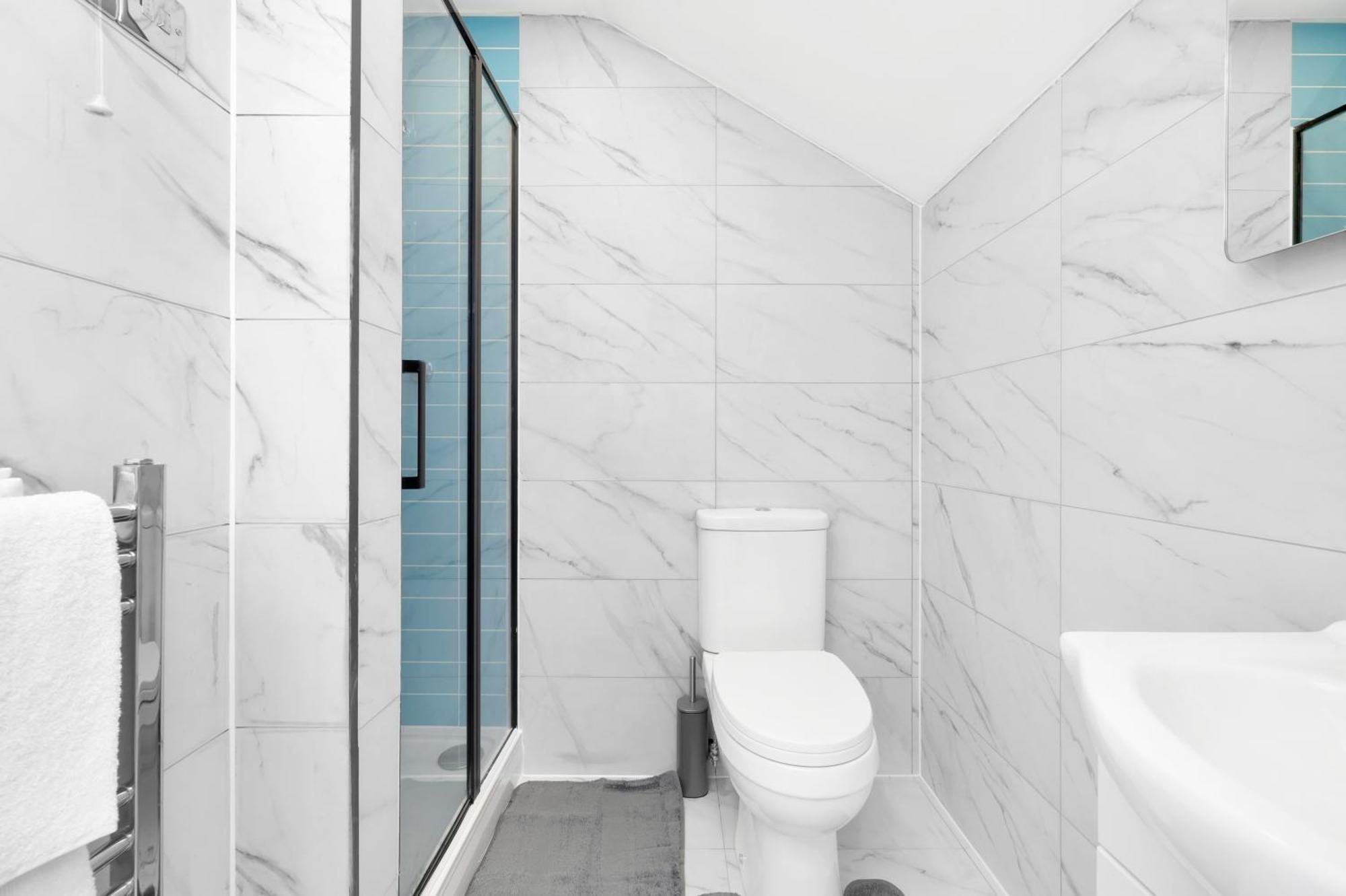 Waterside 4 Bed Apartment Londra Exterior foto
