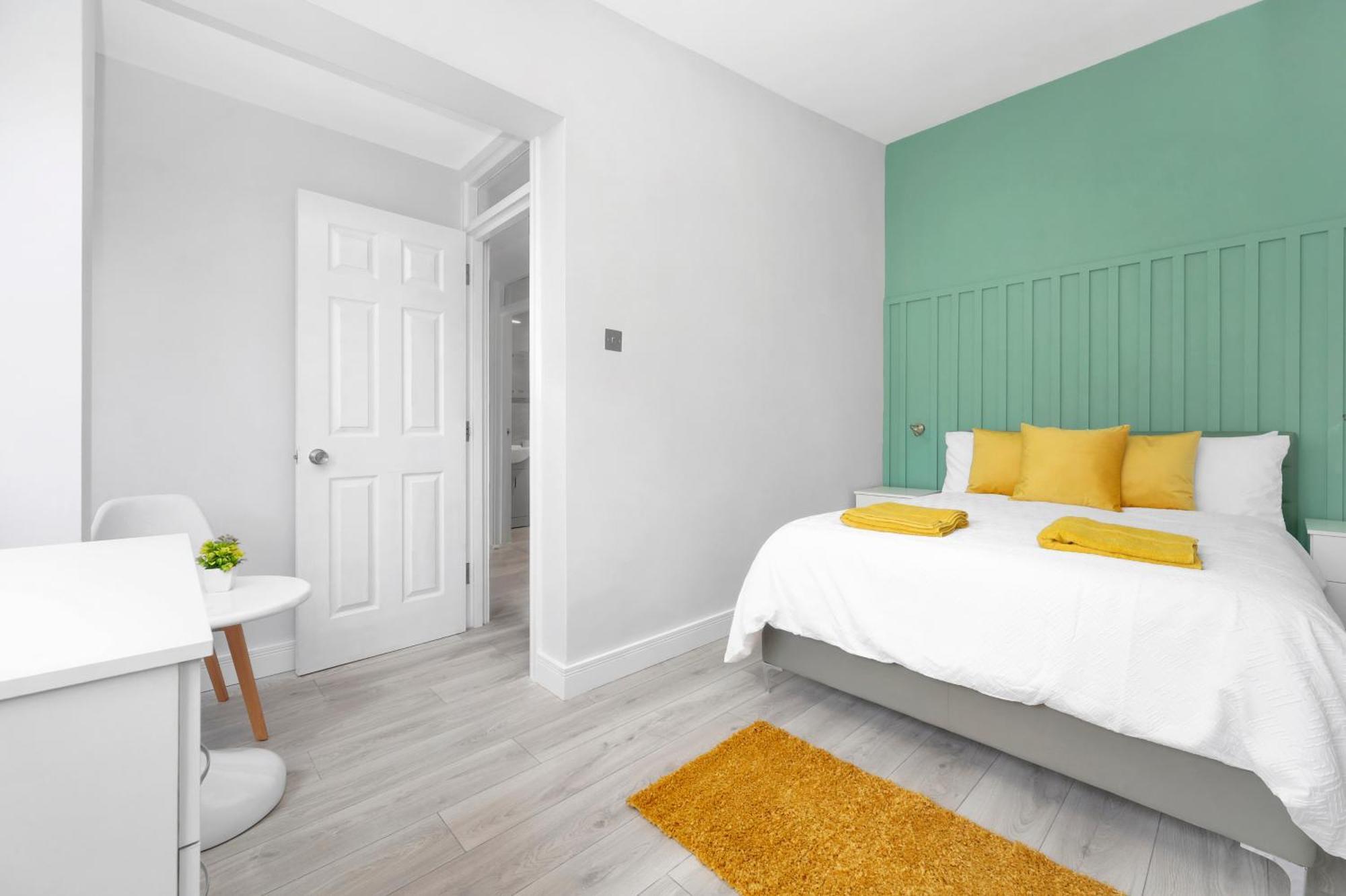 Waterside 4 Bed Apartment Londra Exterior foto