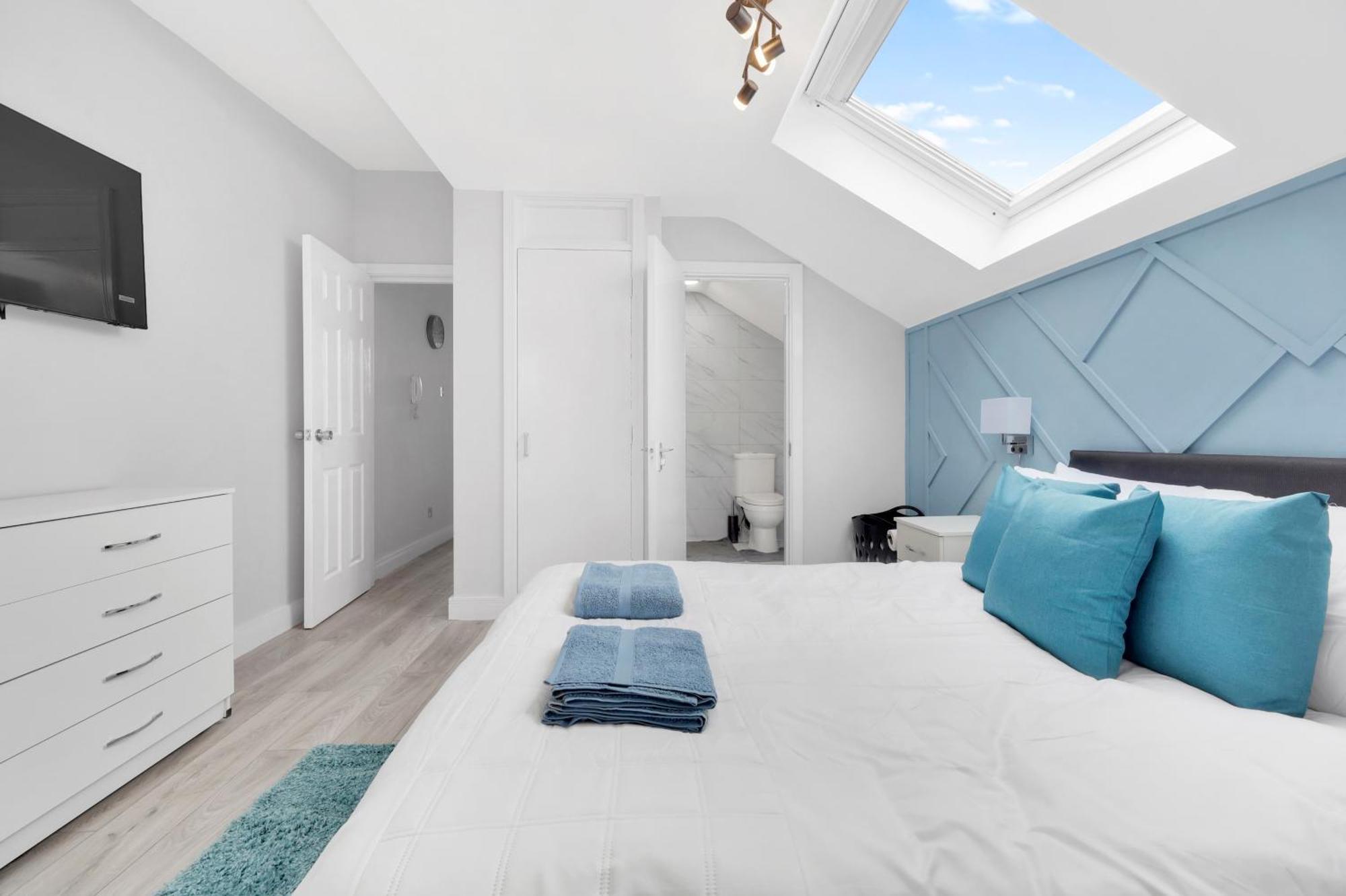Waterside 4 Bed Apartment Londra Exterior foto