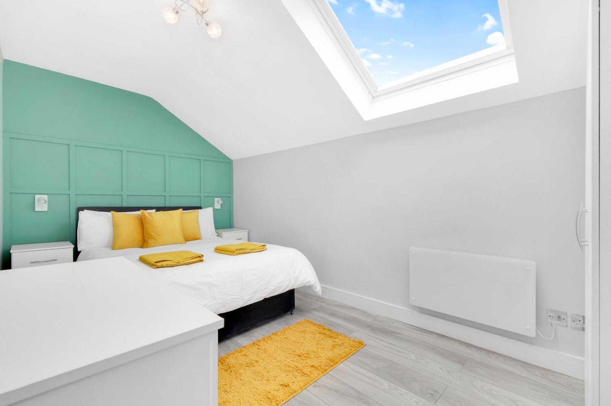 Waterside 4 Bed Apartment Londra Exterior foto