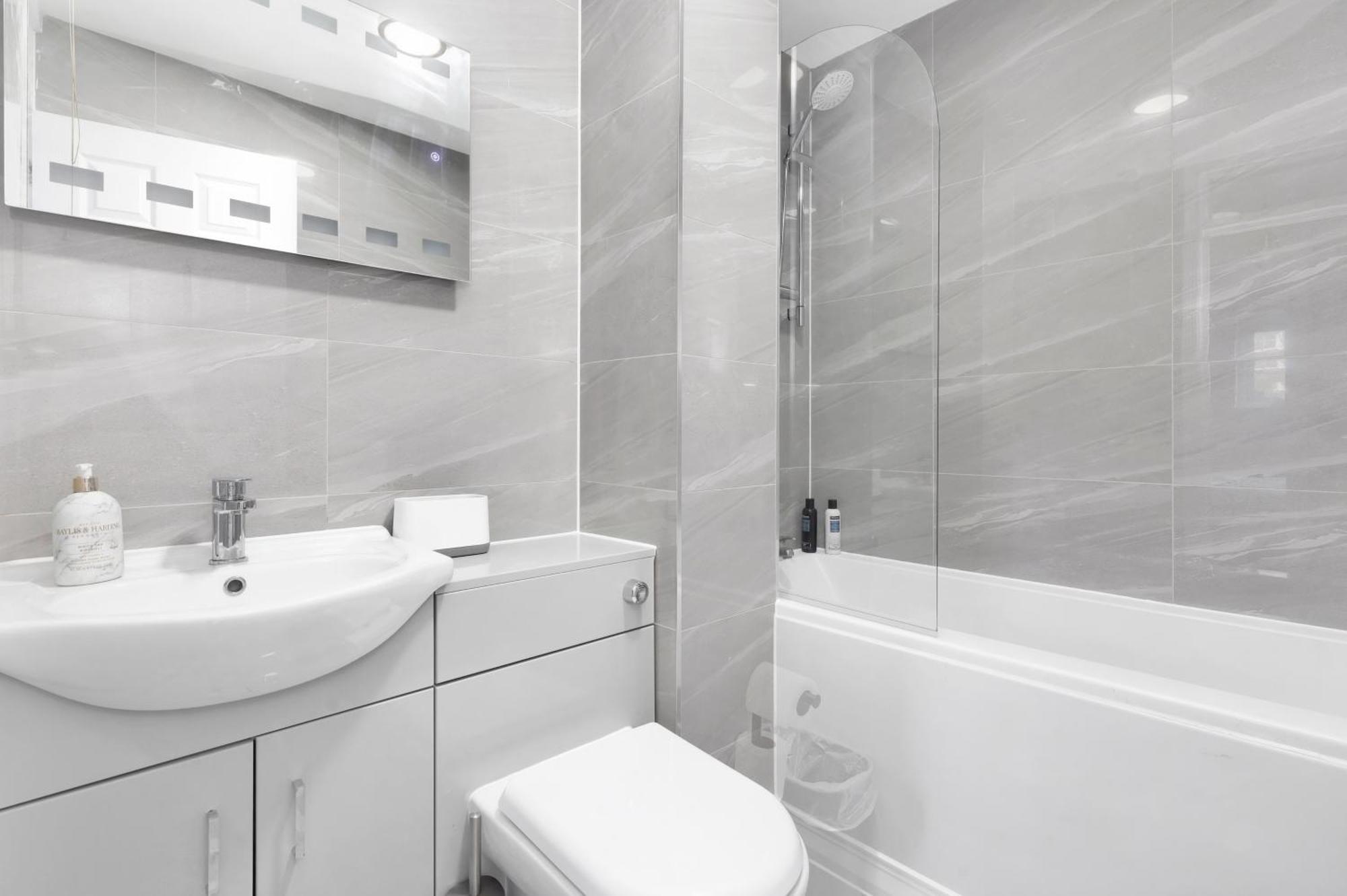 Waterside 4 Bed Apartment Londra Exterior foto