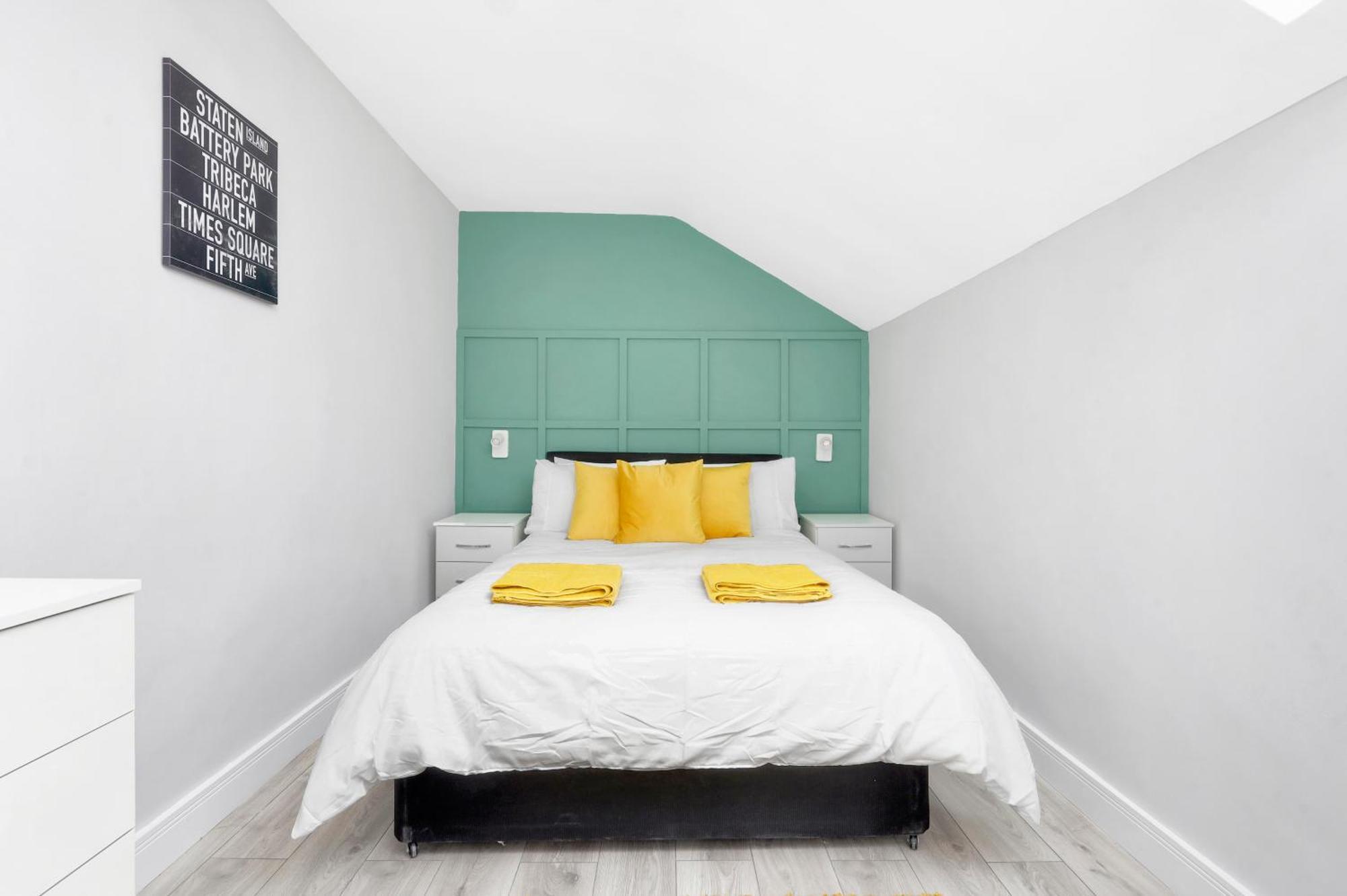 Waterside 4 Bed Apartment Londra Exterior foto