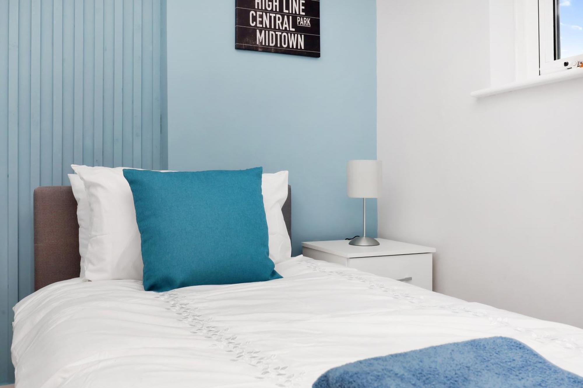 Waterside 4 Bed Apartment Londra Exterior foto