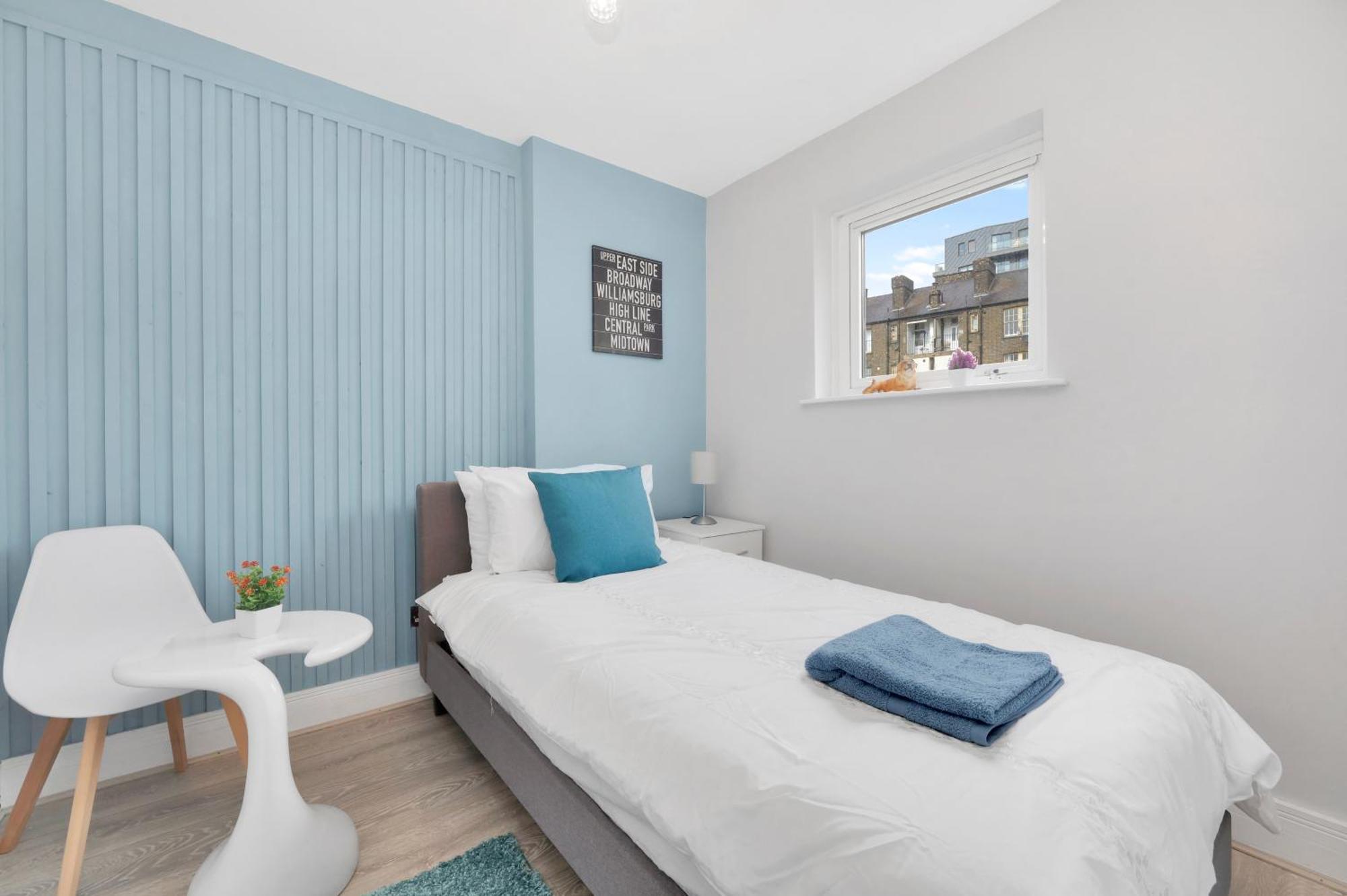 Waterside 4 Bed Apartment Londra Exterior foto