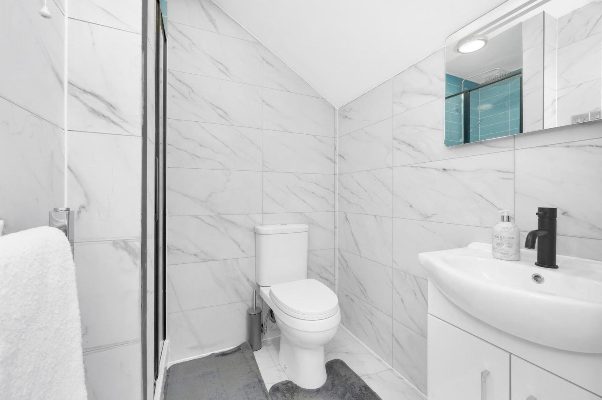 Waterside 4 Bed Apartment Londra Exterior foto